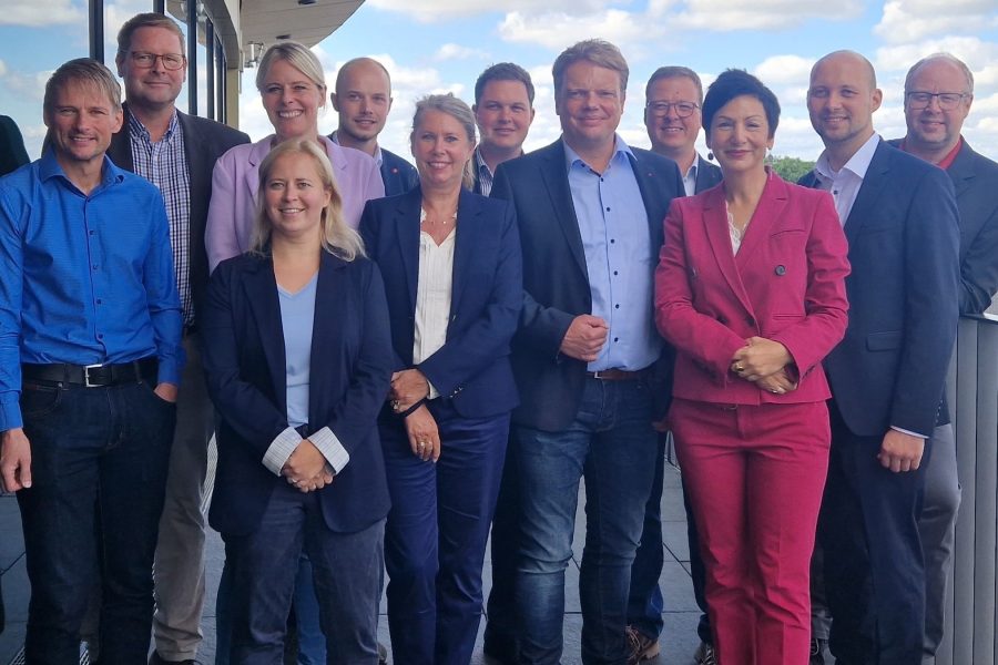 Gruppenbild der 12 Kandidierenden der regionalen SPD für den Landtag